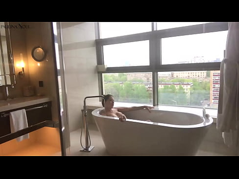 ❤️ Foshnjë e jashtëzakonshme që tund me pasion pidhin e saj në banjë ☑ Video seksi në sq.goodseller.top